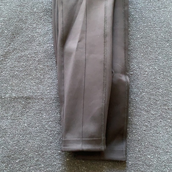 Here to There Hi-Rise Lululemon Crop - Picture 4 of 9